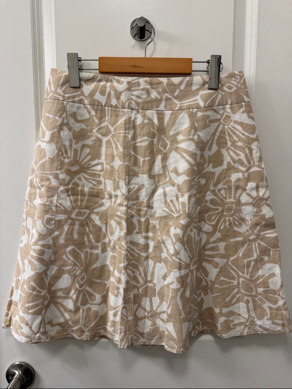 Gap A-Line Tropical Floral Print Summer casual to formal Skirt in Beige & White